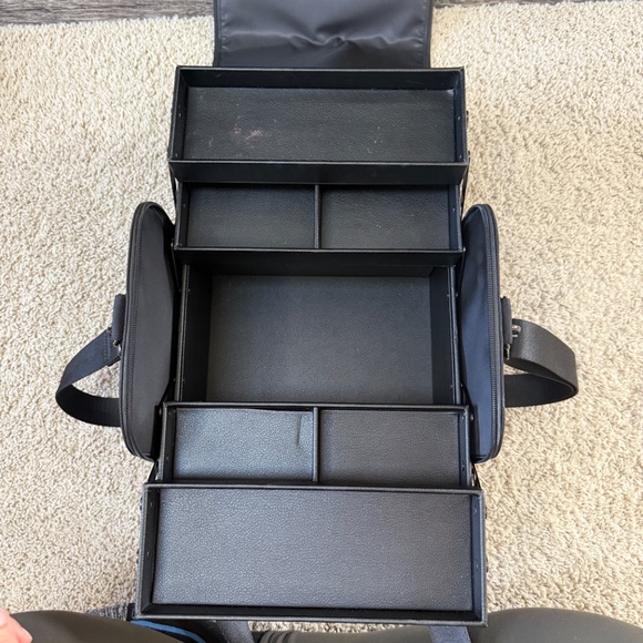 Make Up For Ever Carry Case W/ Strap - Picture 4 of 5